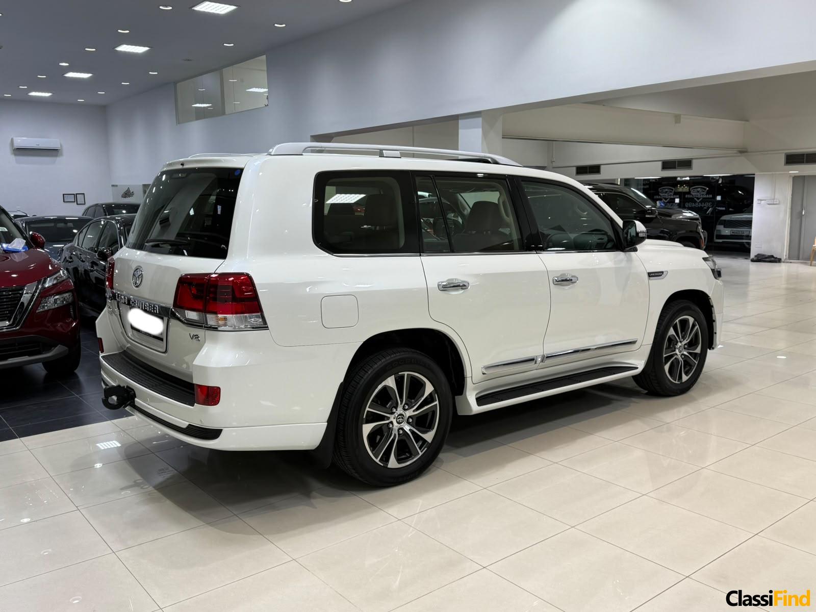 Toyota Land Cruiser GX-R 2020 (White)