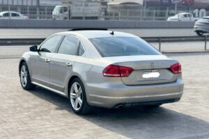 Volkswagen Passat 2014 (Silver)