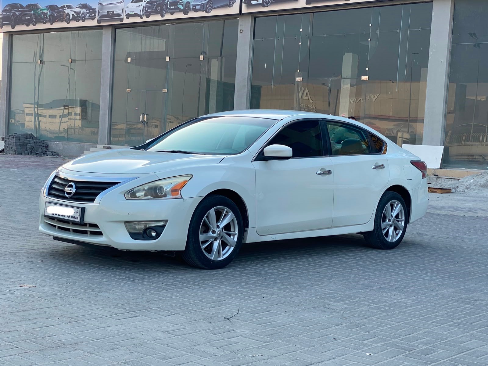 Nissan Altima 2016 (White)