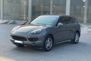 Porsche Cayenne 2012 (Grey)
