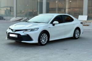 Toyota Camry LE Hybrid 2022 (White)