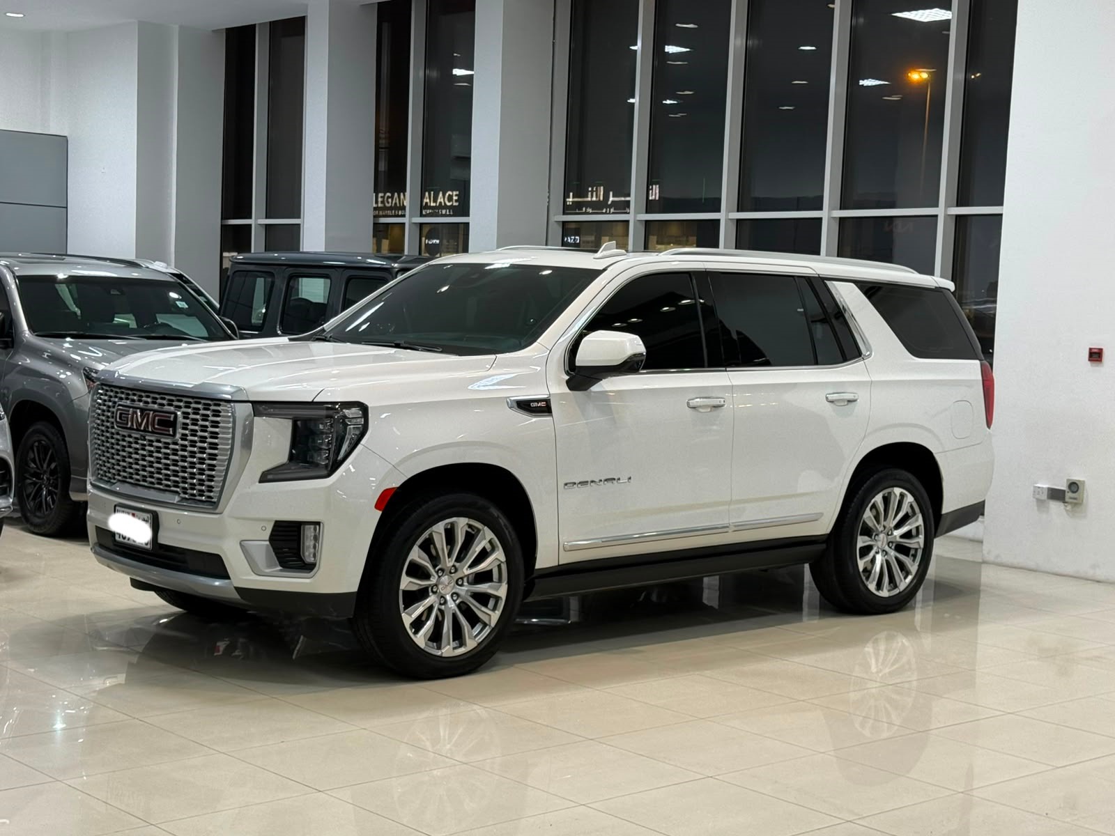 GMC Yukon Denali 2024 (White)