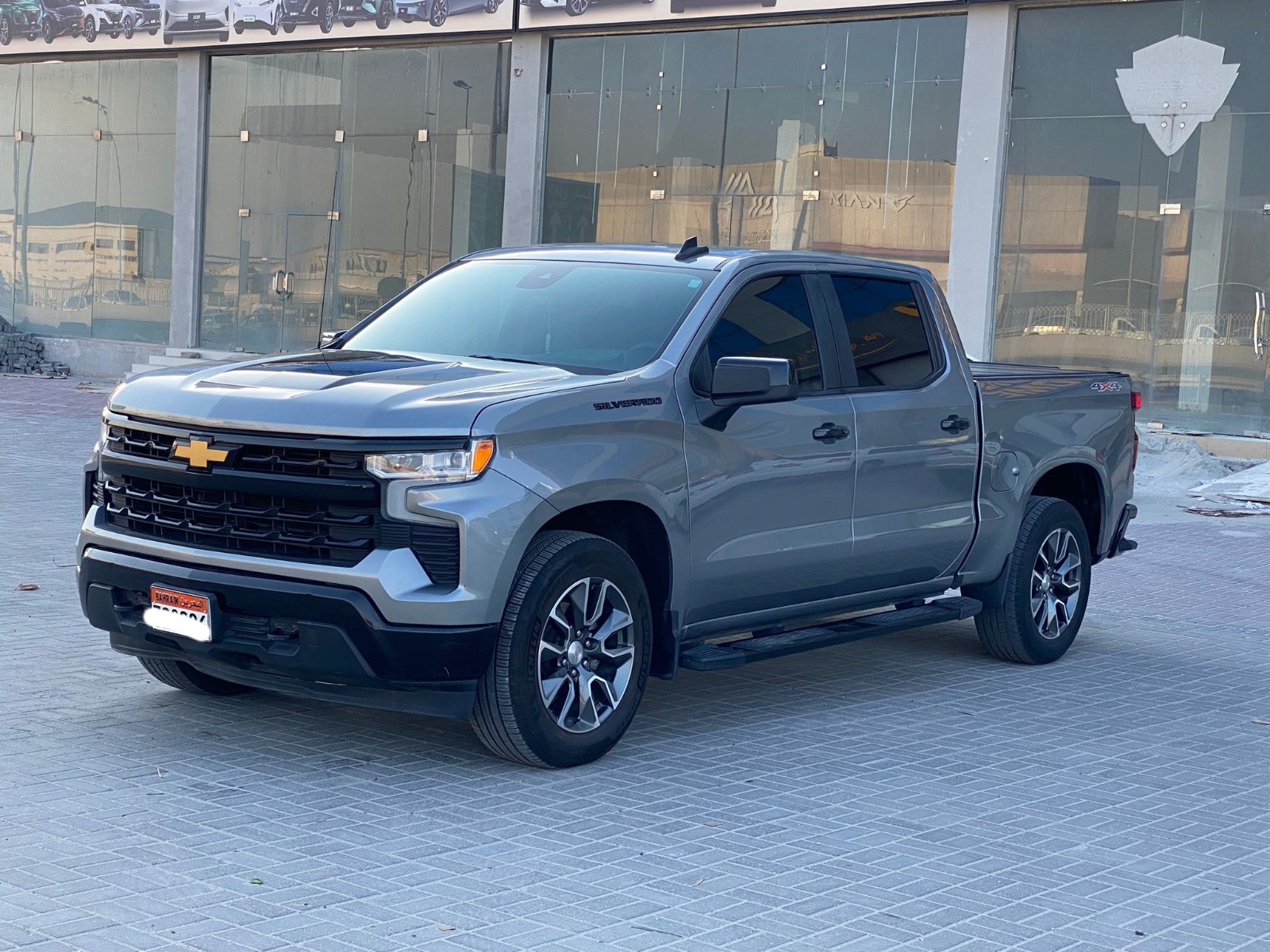 Chevrolet Silverado 2023 (Grey)