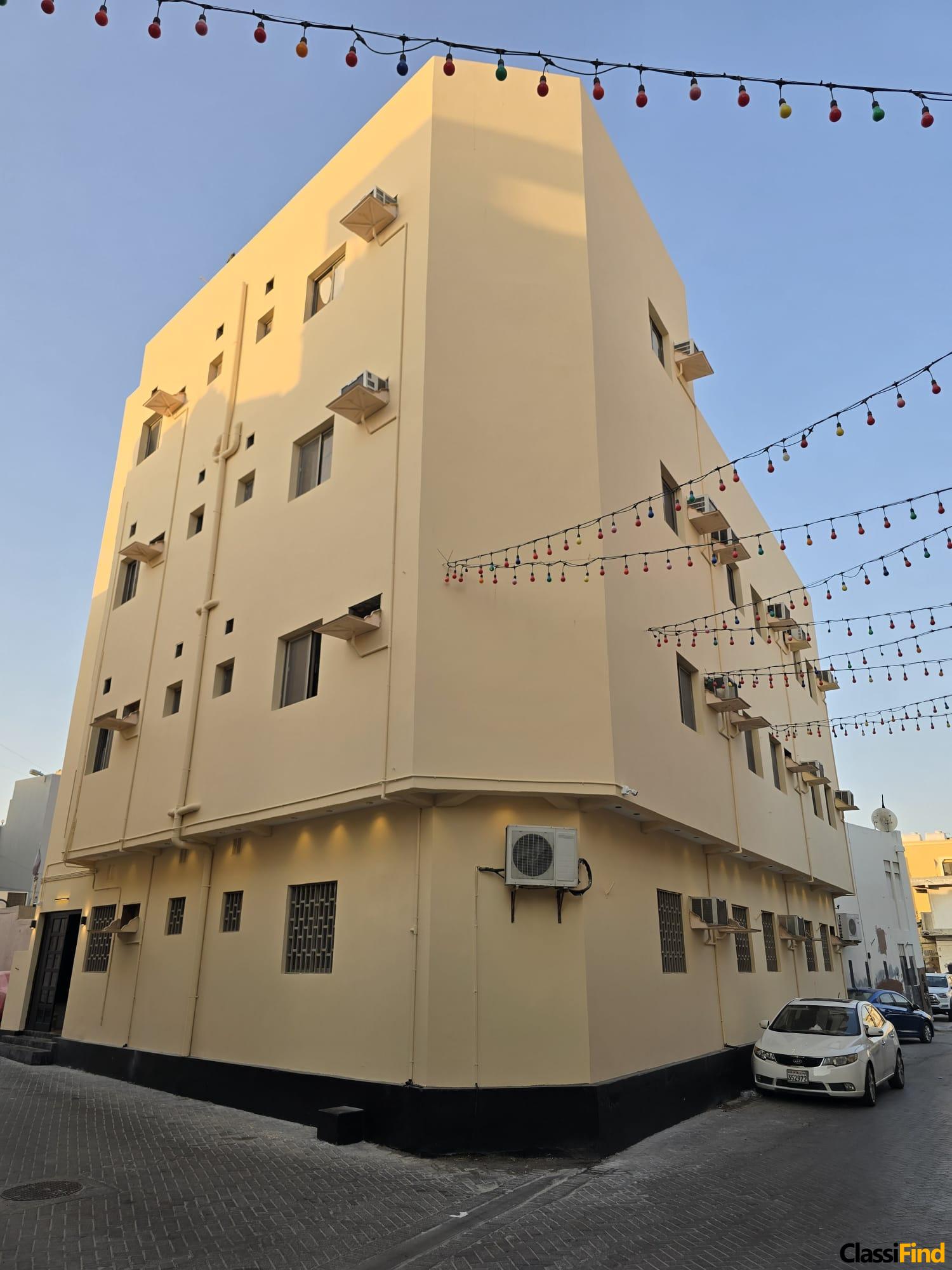 مبنى مجدد بالكامل للبيع في منطقة سلماباد