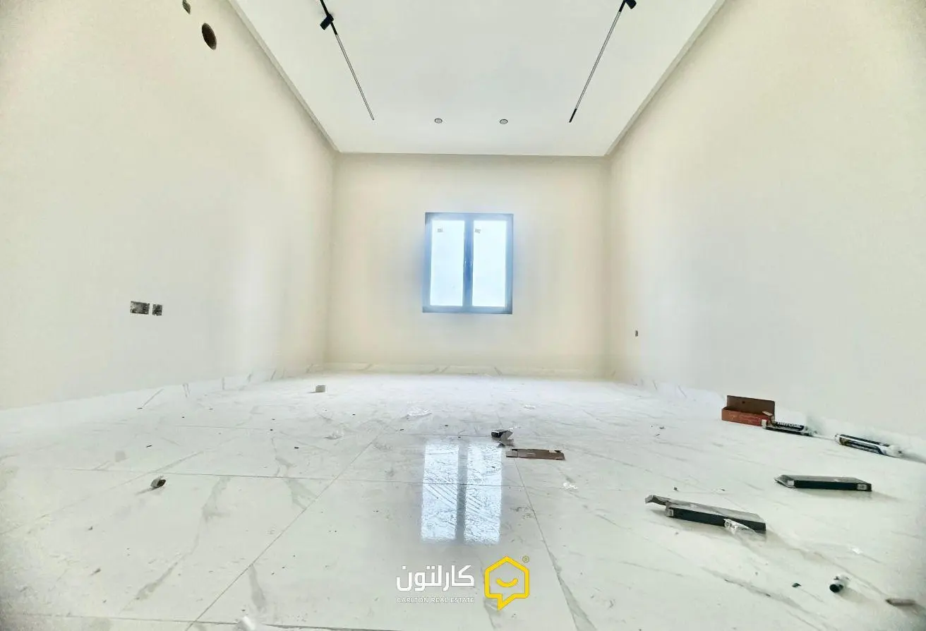 Prime 5-Bedroom Villa for Sale in Al Hamla