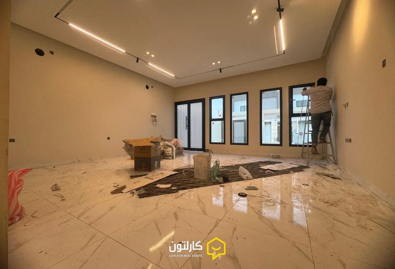 Prime 5-Bedroom Villa for Sale in Al Hamla