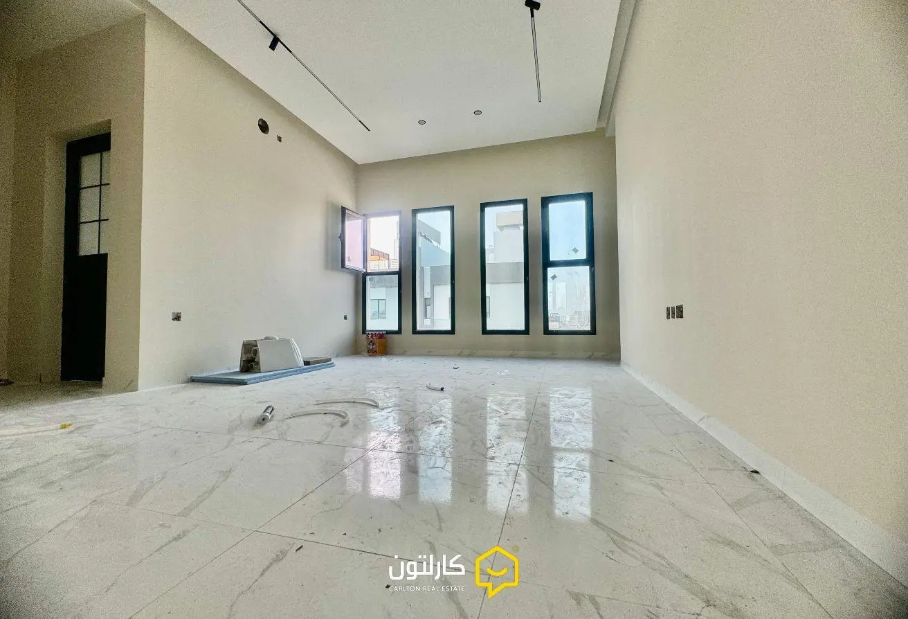 Prime 5-Bedroom Villa for Sale in Al Hamla