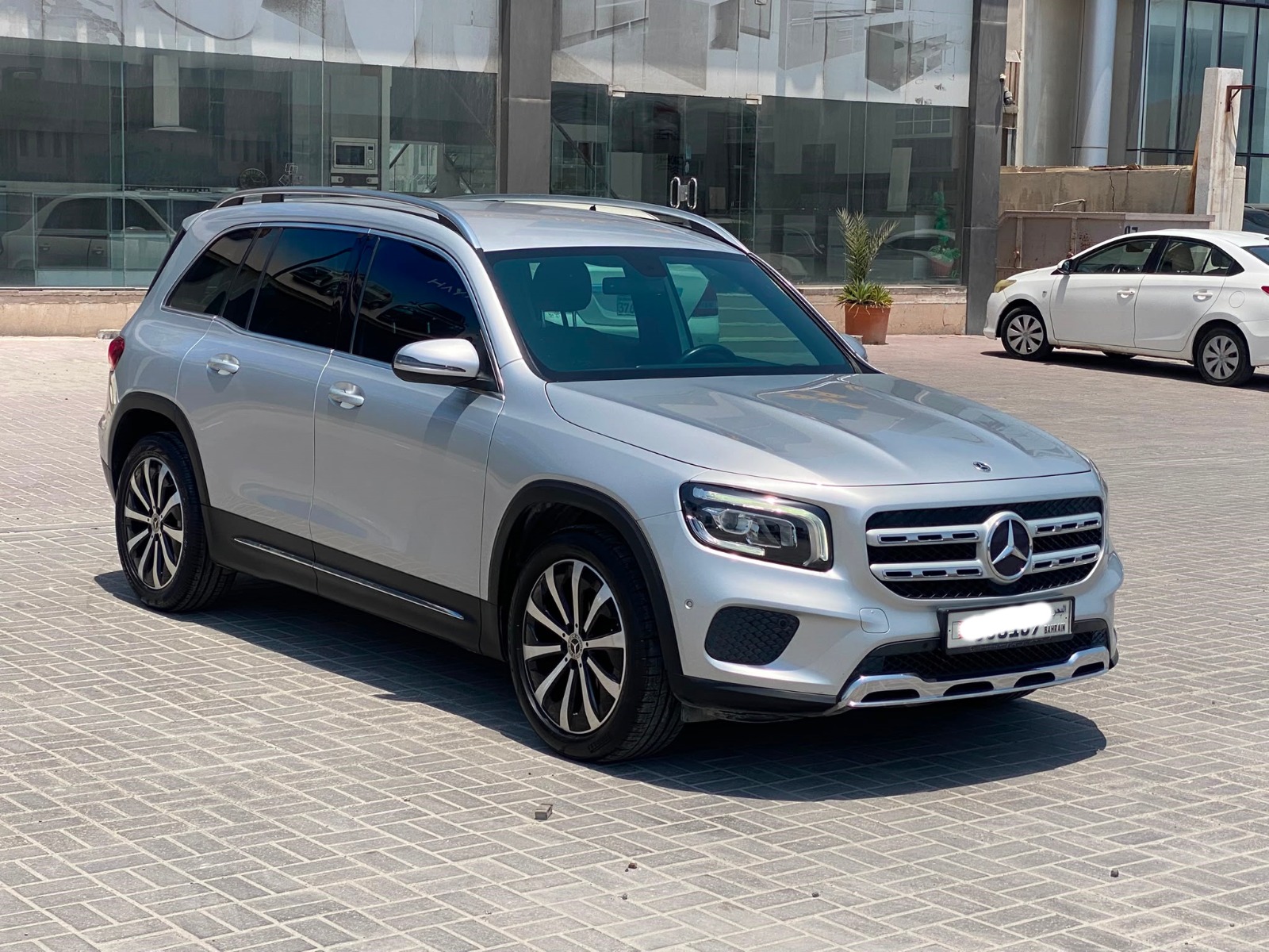 Mercedes Benz GLB-200 / 2021 (Silver)