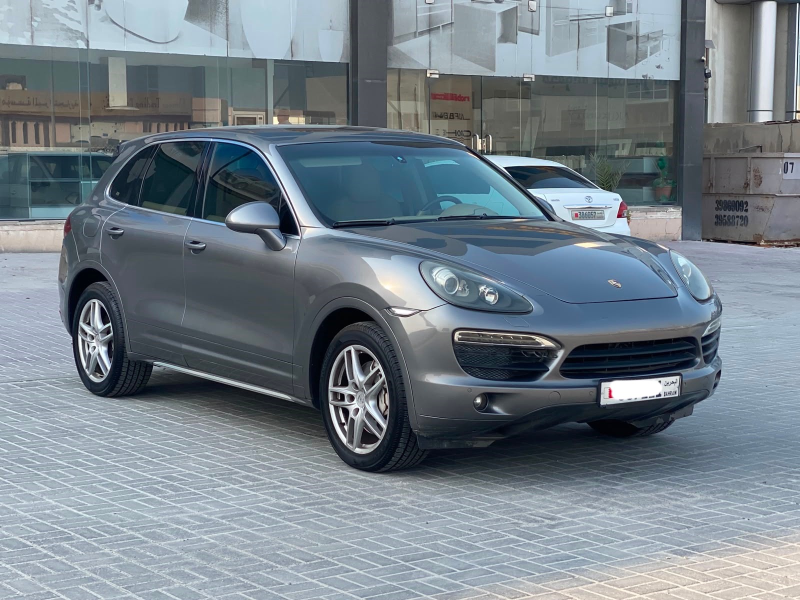 Porsche Cayenne 2012 (Grey)