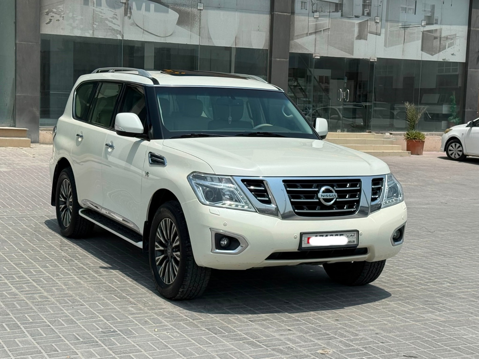 Nissan Patrol LE 2016 (White)