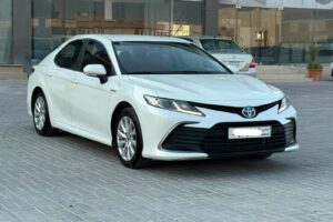 Toyota Camry LE Hybrid 2022 (White)