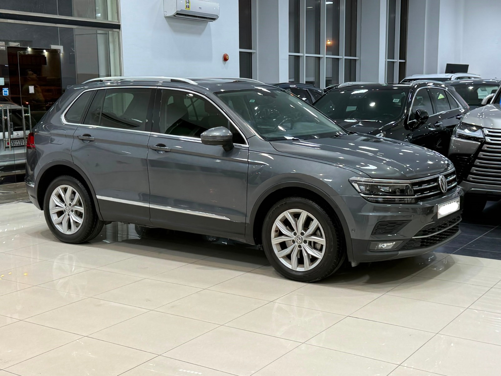 Volkswagen Tiguan 2018 (Grey)