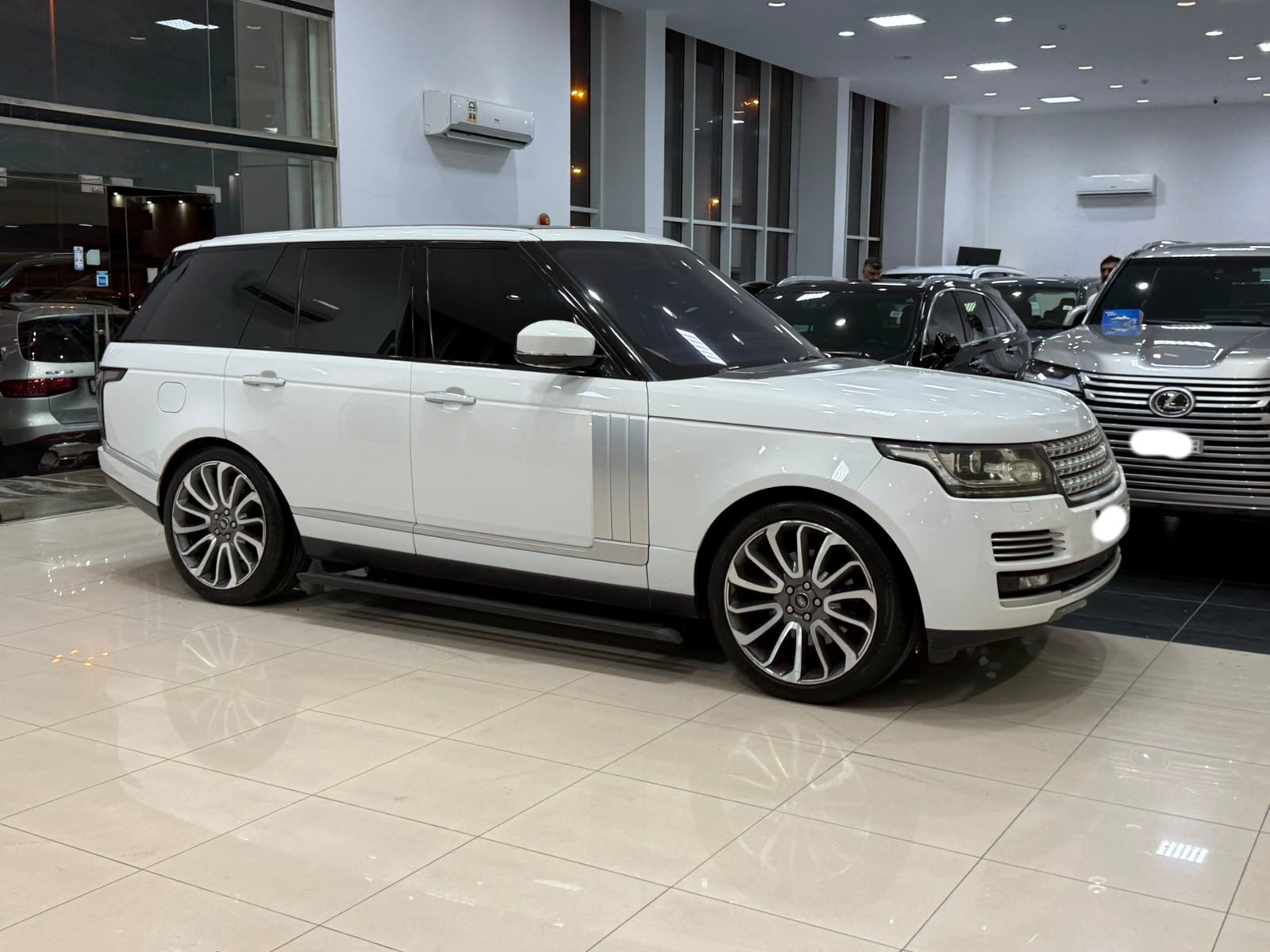 Range Rover Vogue SE 2016 (White)