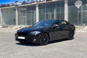 BMW 528i 2015 (أسود)