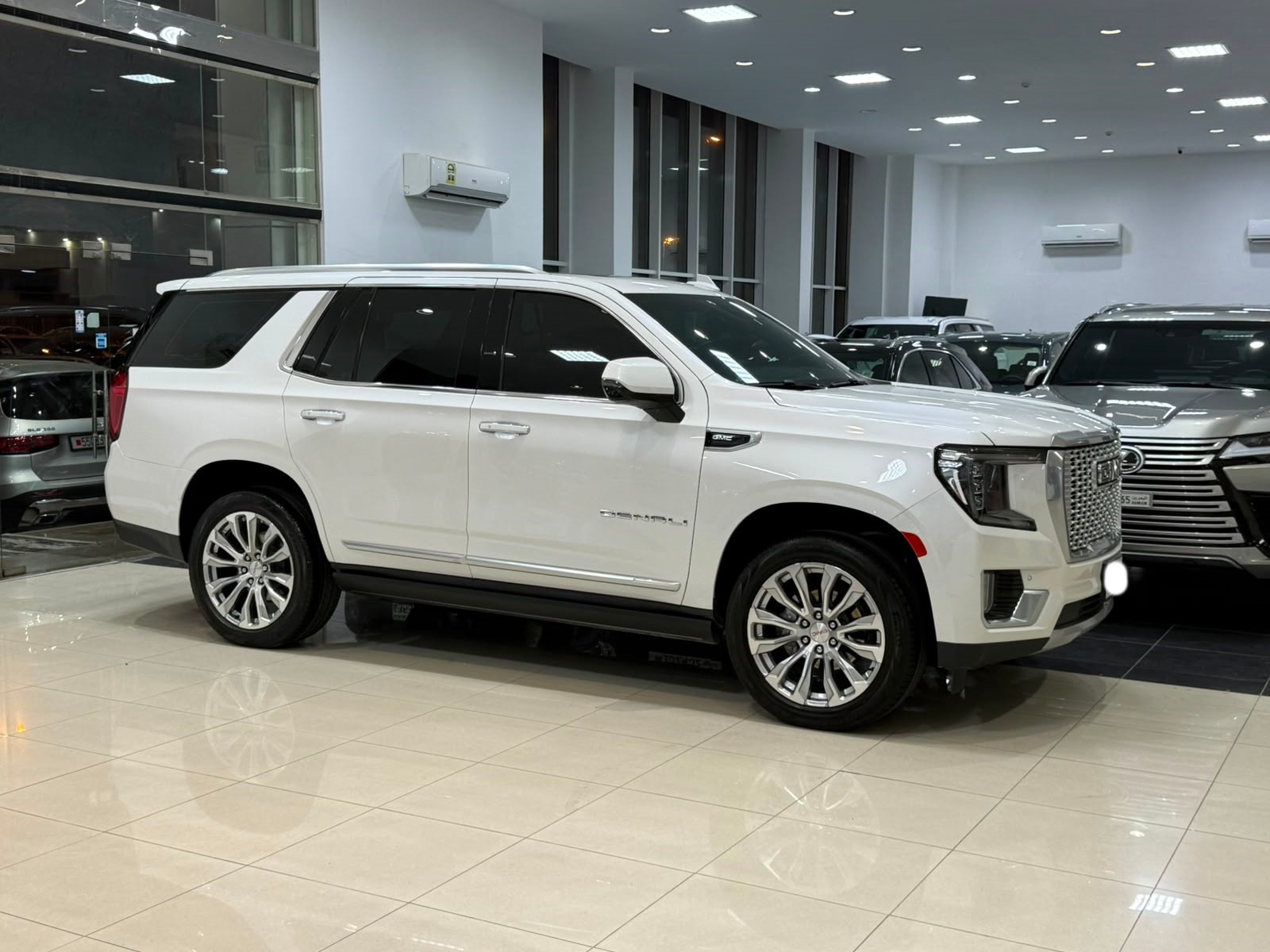 GMC Yukon Denali 2024 (White)