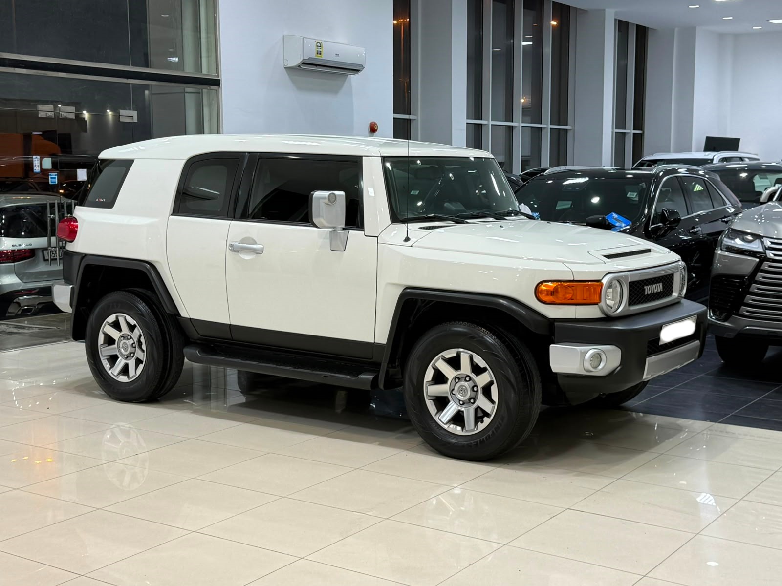 Toyota FJ Cruiser 2016 (White)
