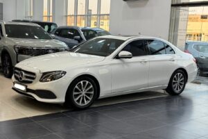 Mercedes Benz E-200 / 2017 (White)