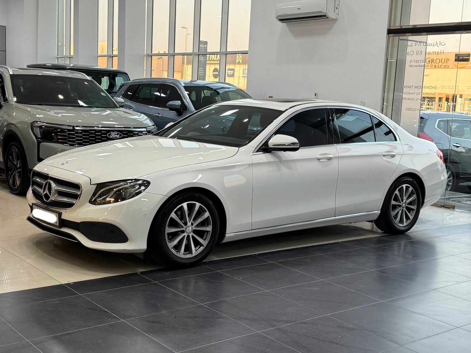 Mercedes Benz E-200 / 2017 (White)