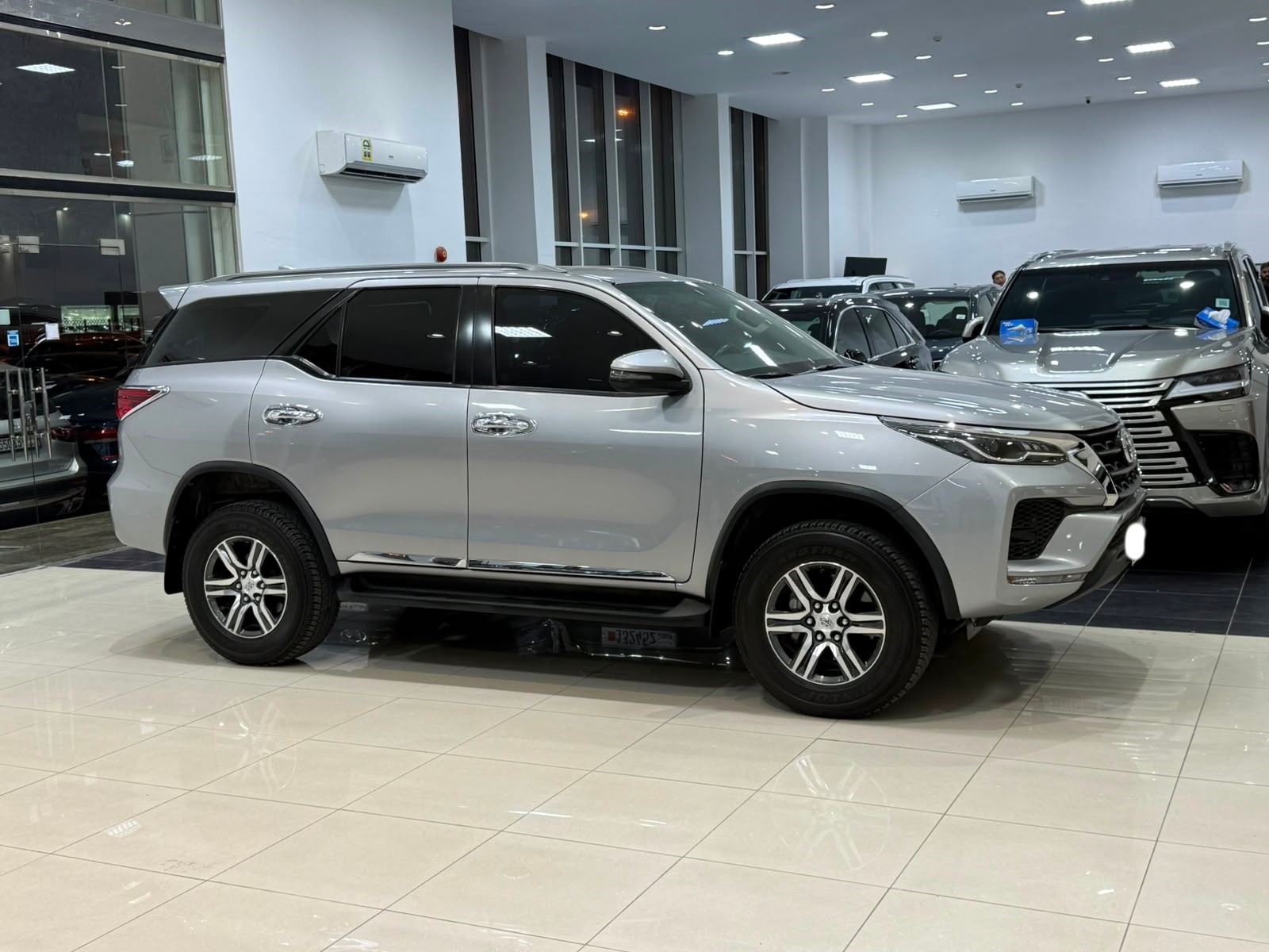 Toyota Fortuner / 2024 (Silver)