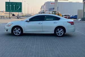 Nissan Altima 2016 (White)