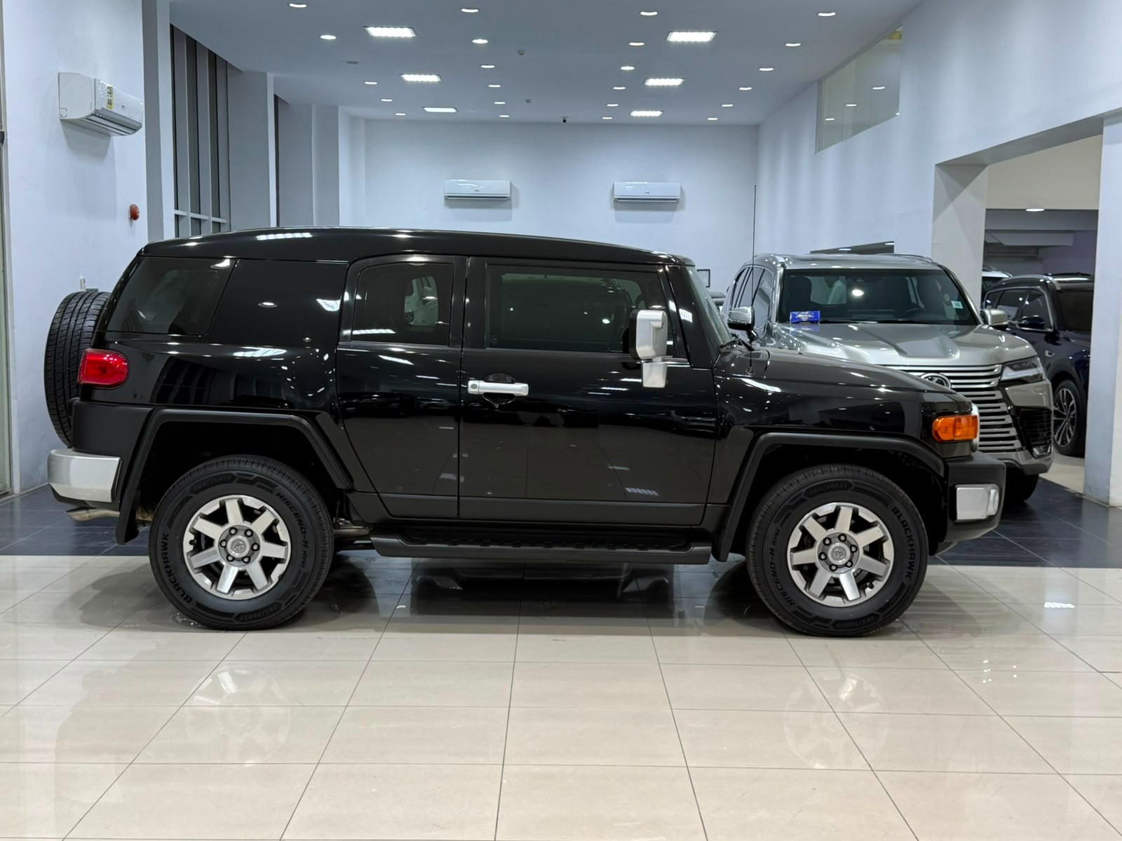 Toyota FJ Cruiser 2016 (Black)