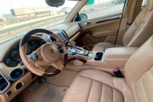 Porsche Cayenne 2012 (Grey)