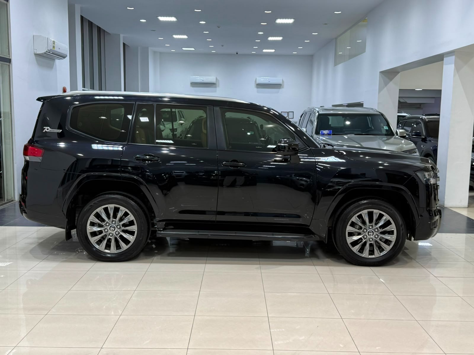 Toyota Land Cruiser GX-R 2022 (Black)