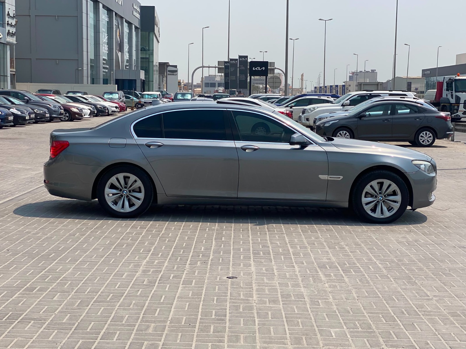 BMW 730Li 2010 (Grey)