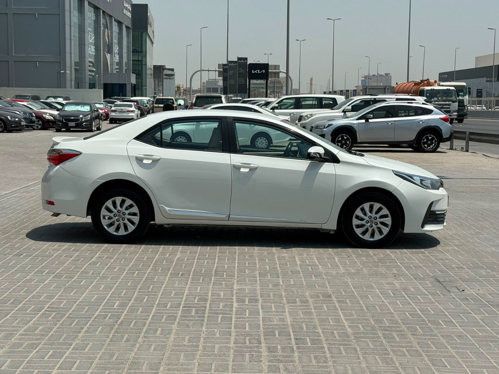 Toyota Corolla XLI 2017 (Pearl)