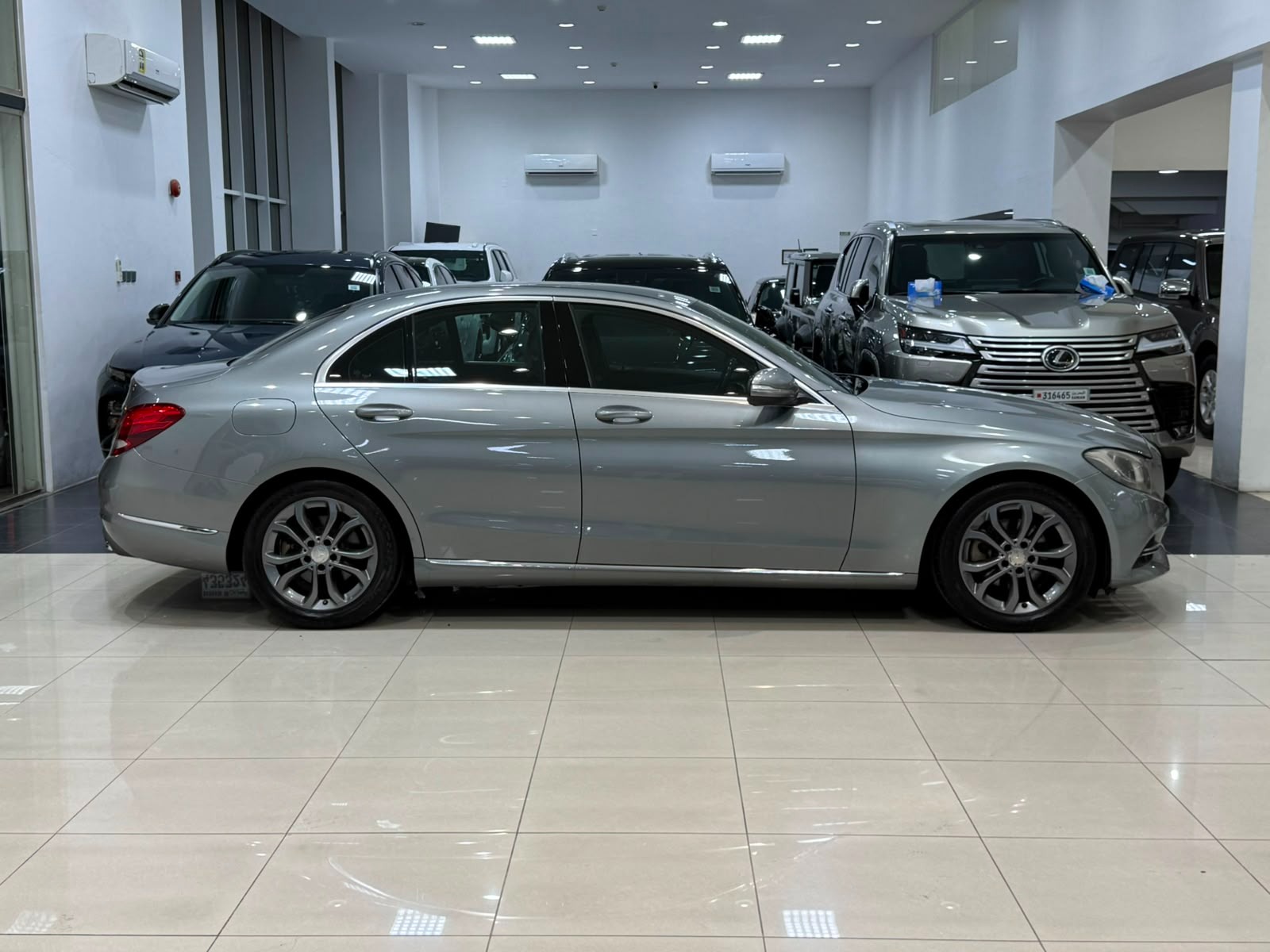 Mercedes Benz C-180 / 2015 (Silver)