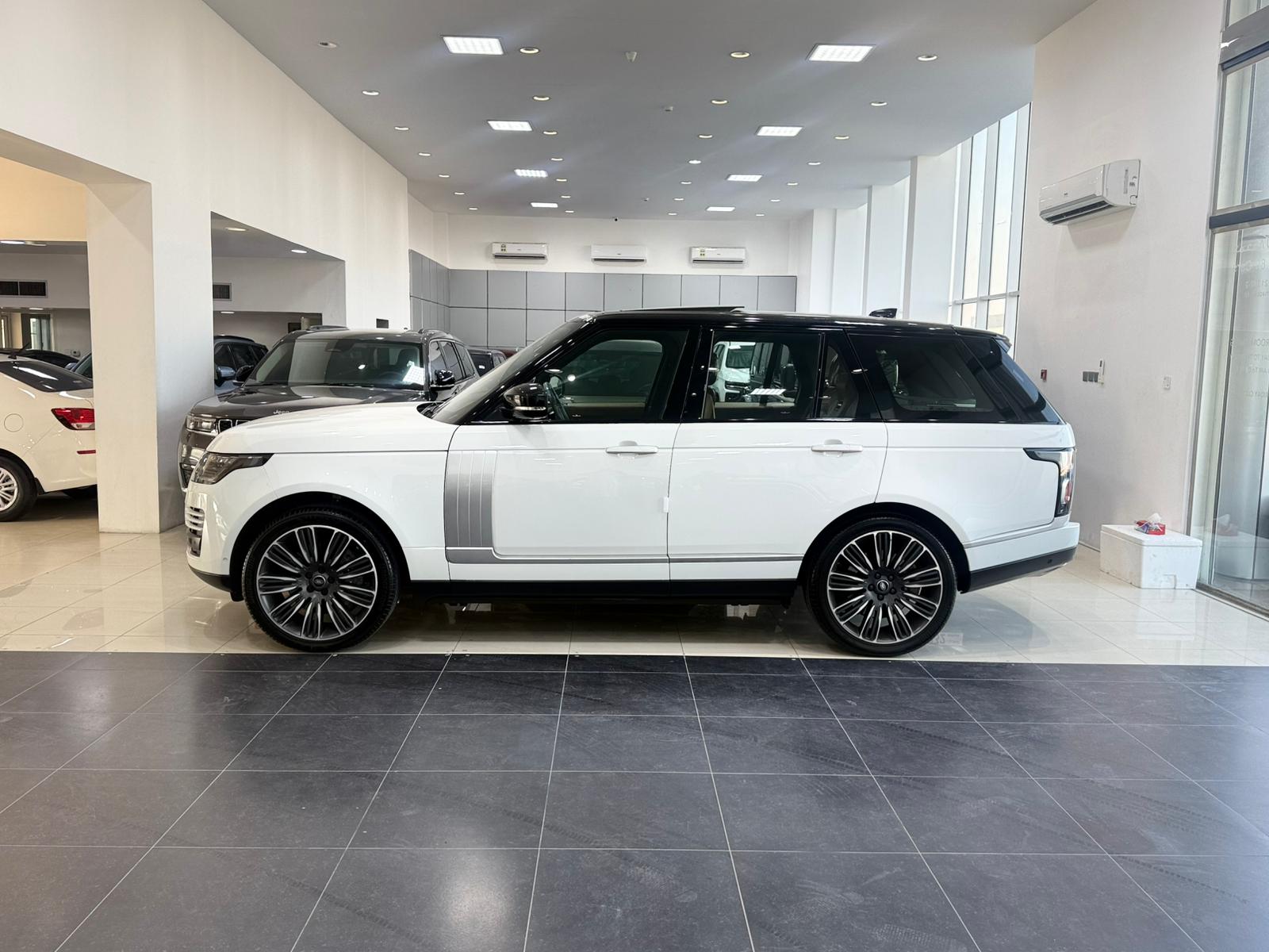 Range Rover Vogue SE 2019 (White)