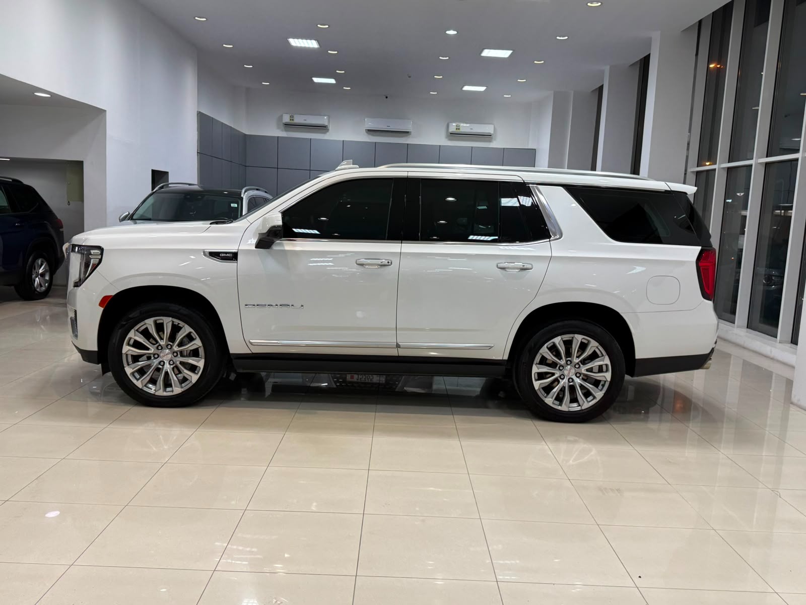 GMC Yukon Denali 2024 (White)