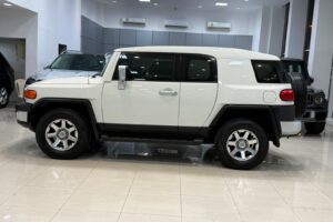 Toyota FJ Cruiser 2016 (White)