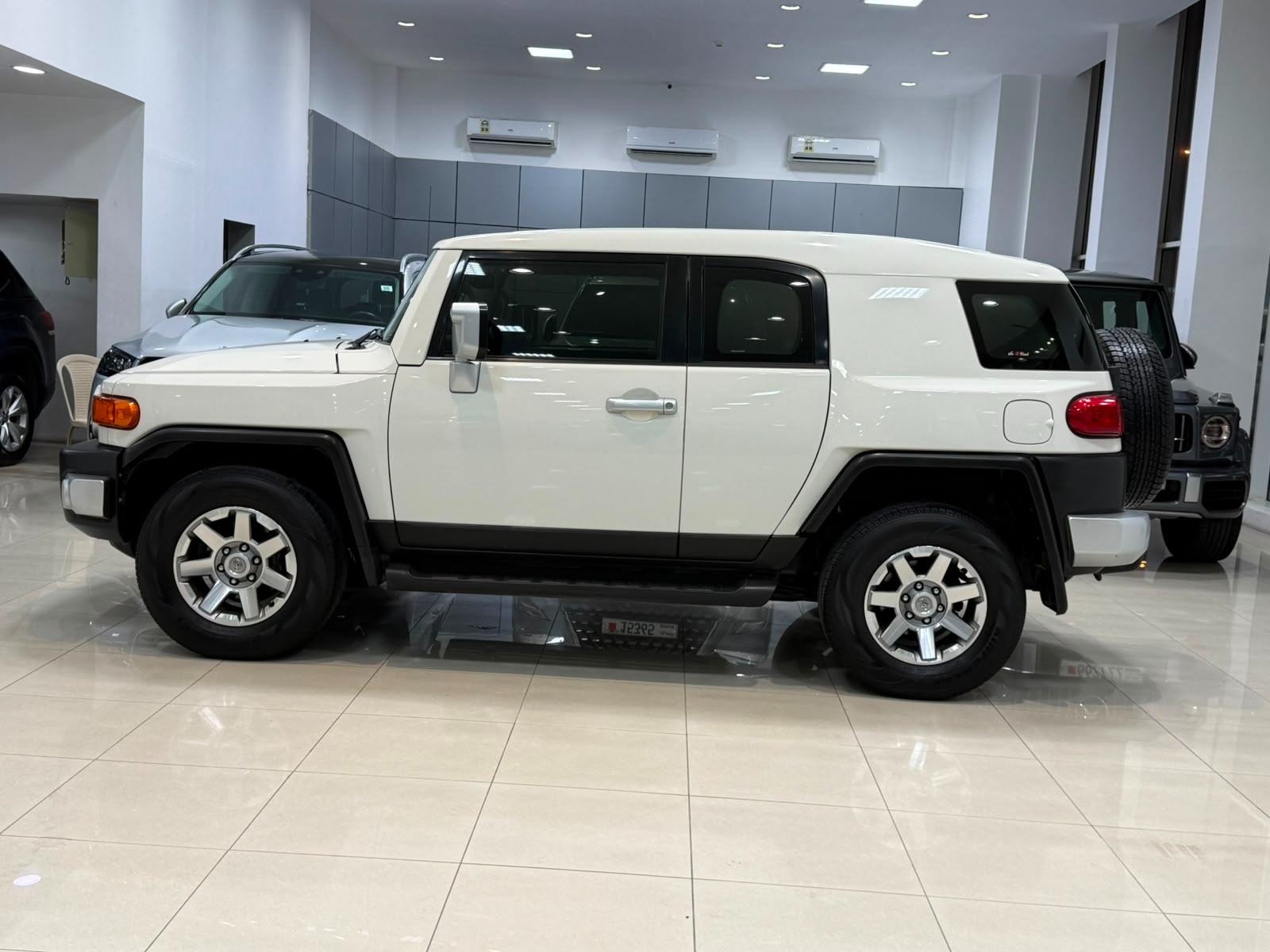 Toyota FJ Cruiser 2016 (White)