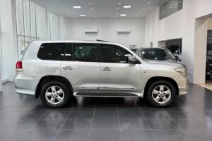 Toyota Land Cruiser VX-R 2010 (Silver)