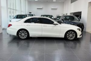 Mercedes Benz E-200 / 2017 (White)