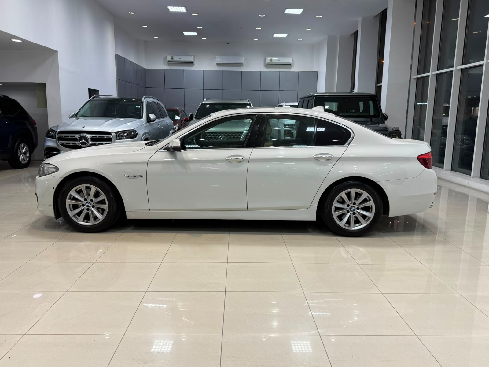 BMW 520i 2016 (White)