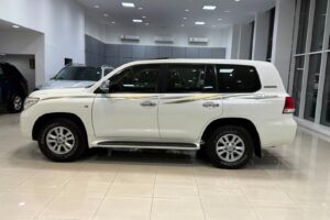 Toyota Land Cruiser GX-R 2010 (White)