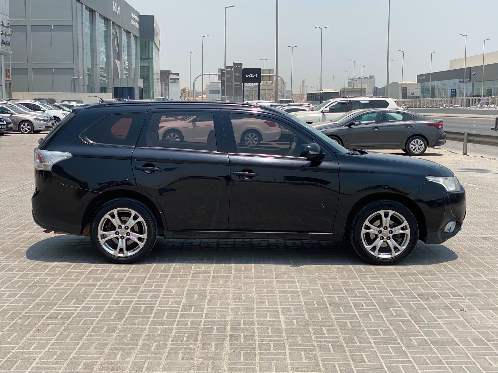 Mitsubishi Outlander 2014 (Black)