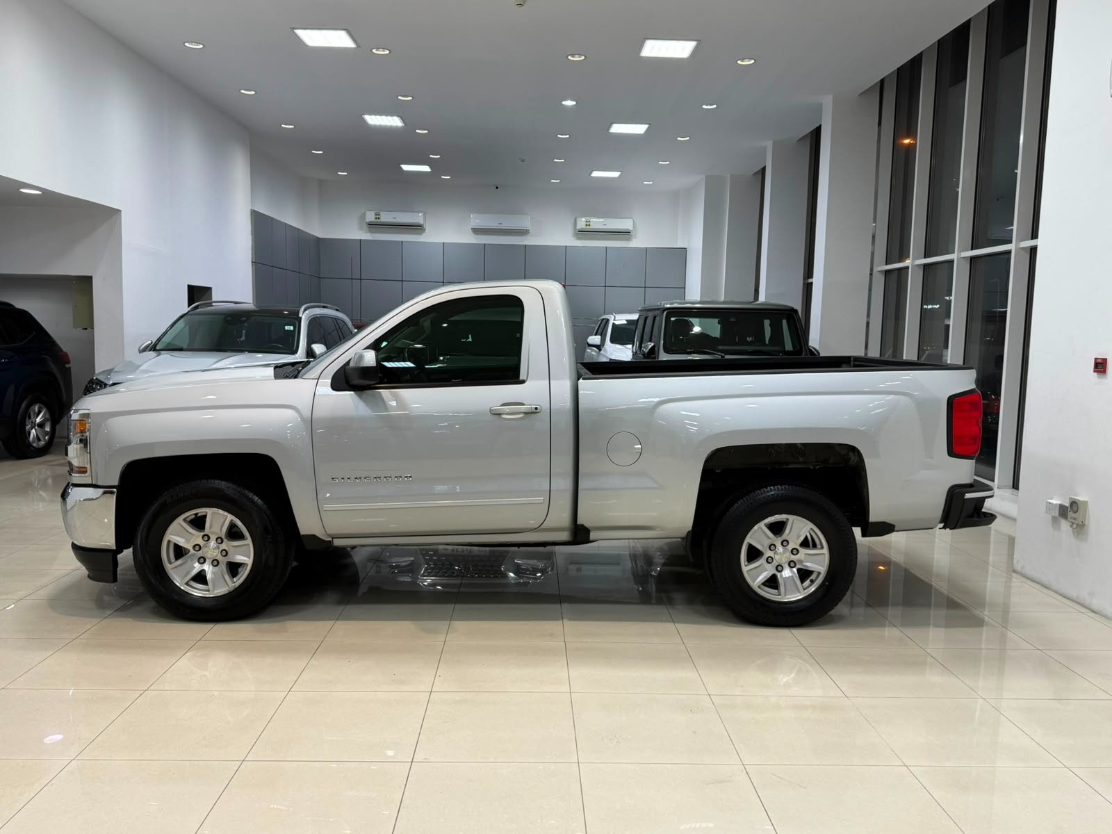 Chevrolet Silverado LT 2018 (Silver)