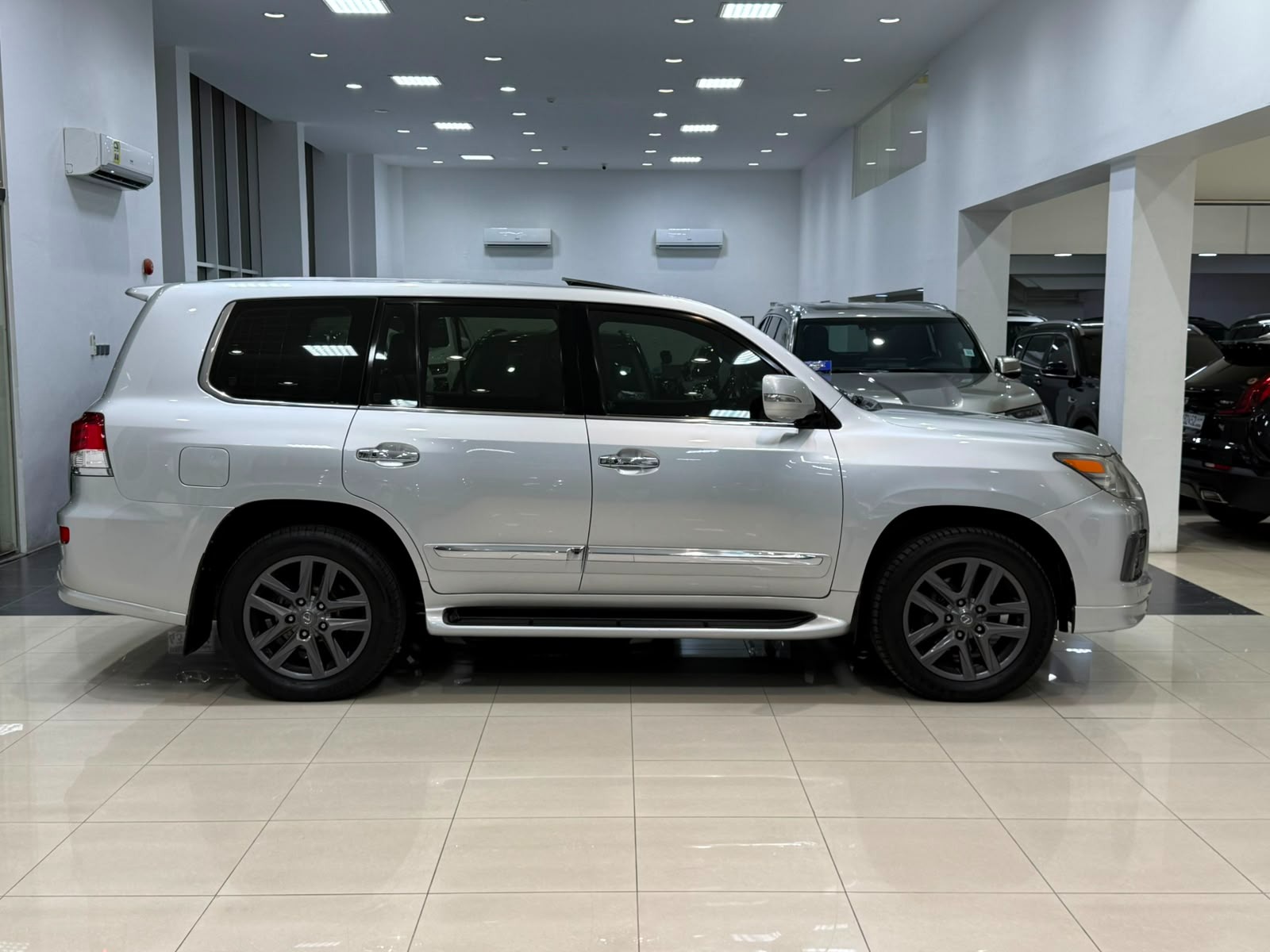 Lexus LX-570 S 2015 (Silver)