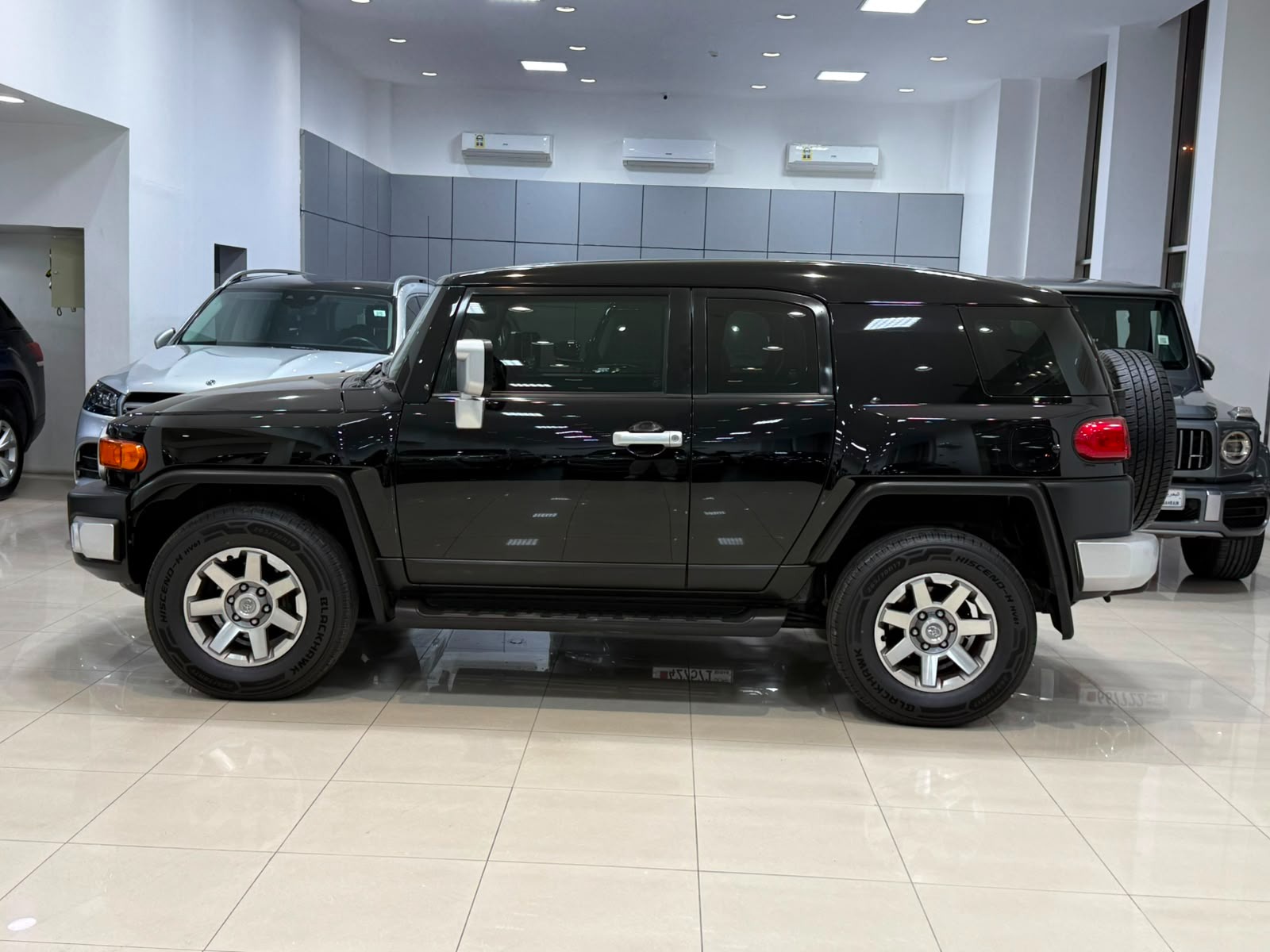 Toyota FJ Cruiser 2016 (Black)