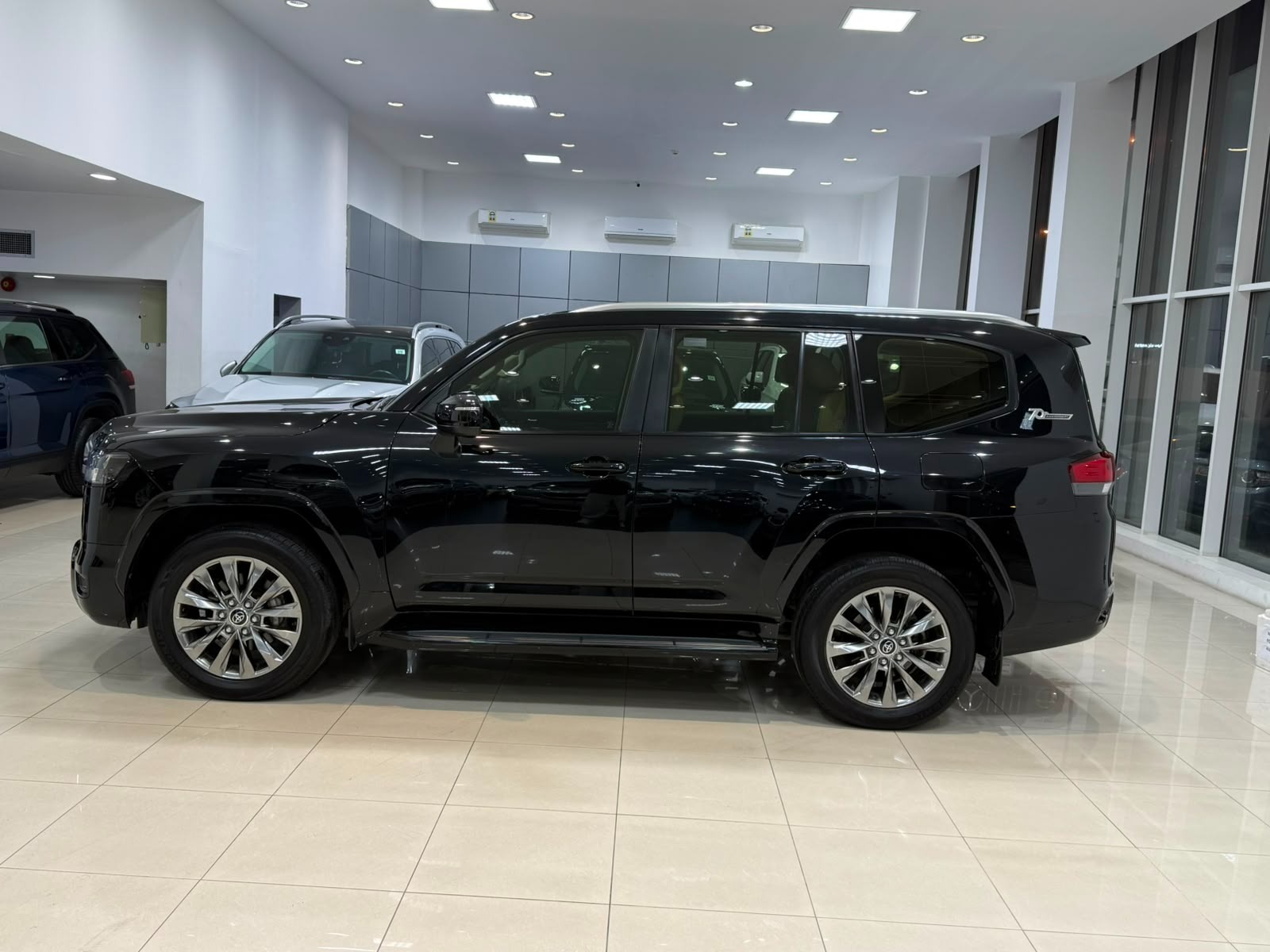 Toyota Land Cruiser GX-R 2022 (Black)