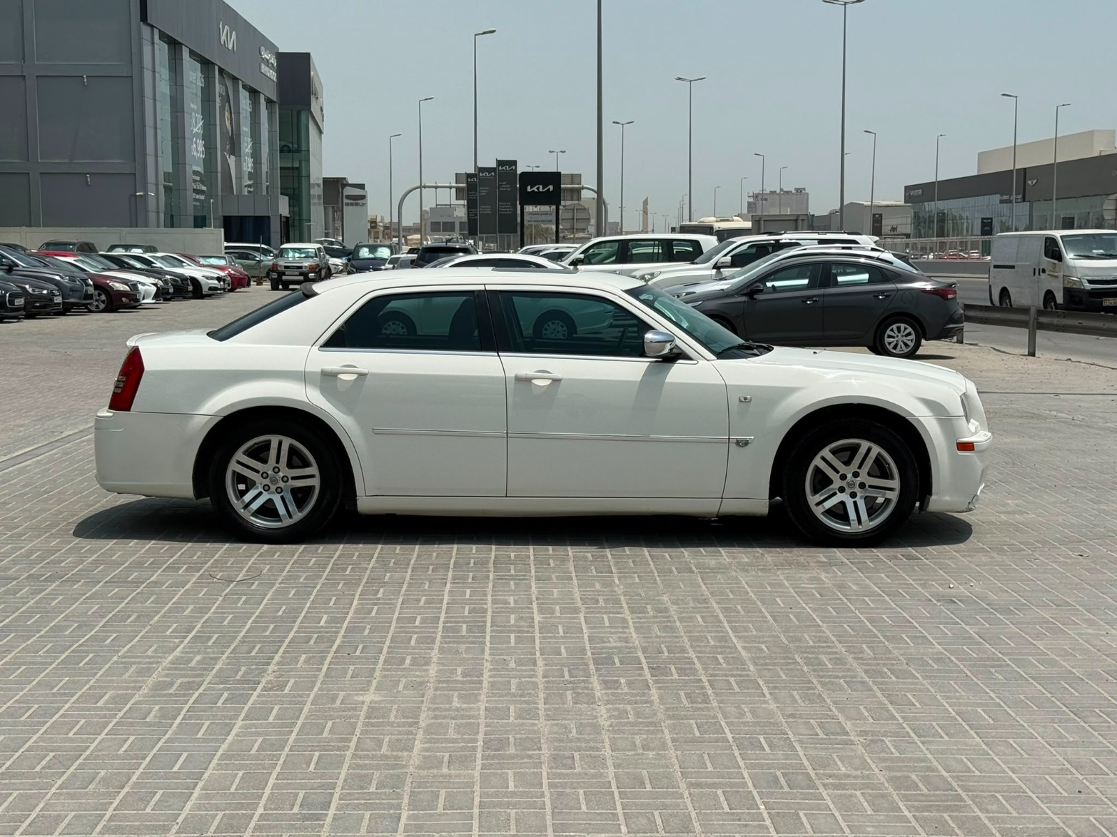 Chrysler 300C 2006 (White)