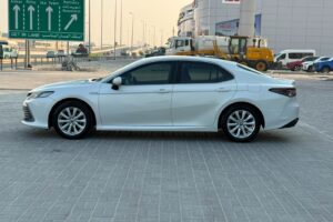 Toyota Camry LE Hybrid 2022 (White)