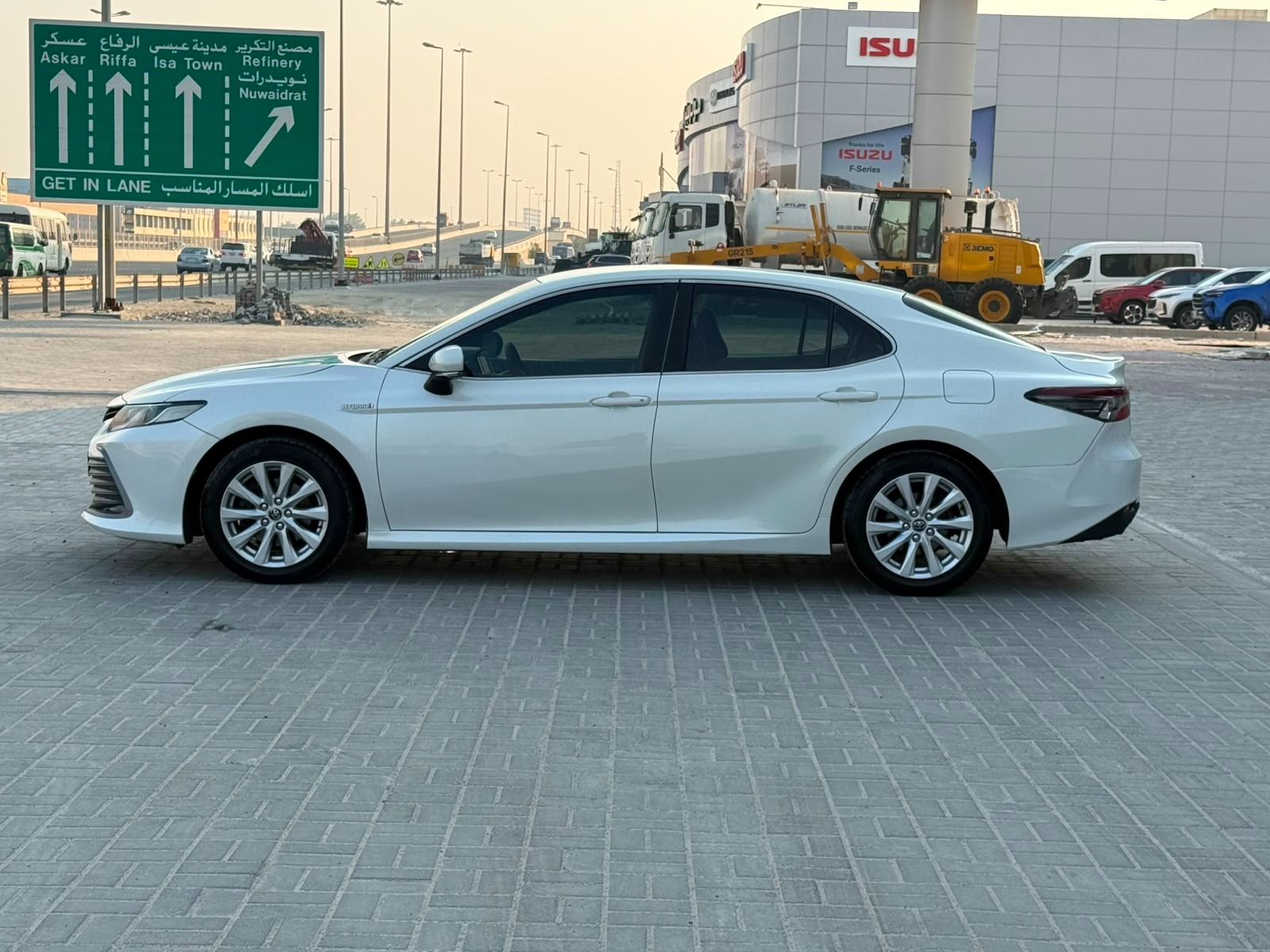 Toyota Camry LE Hybrid 2022 (White)