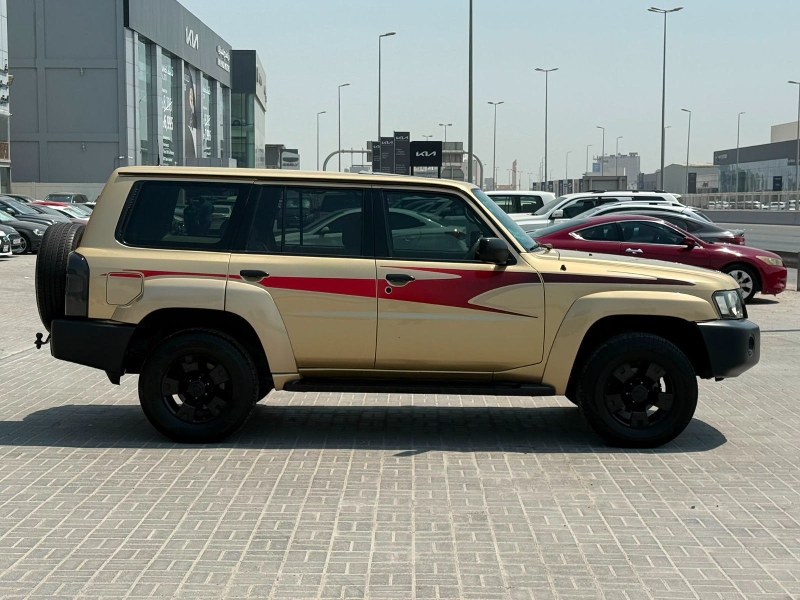 Nissan Patrol Safari 2008 (Beige)