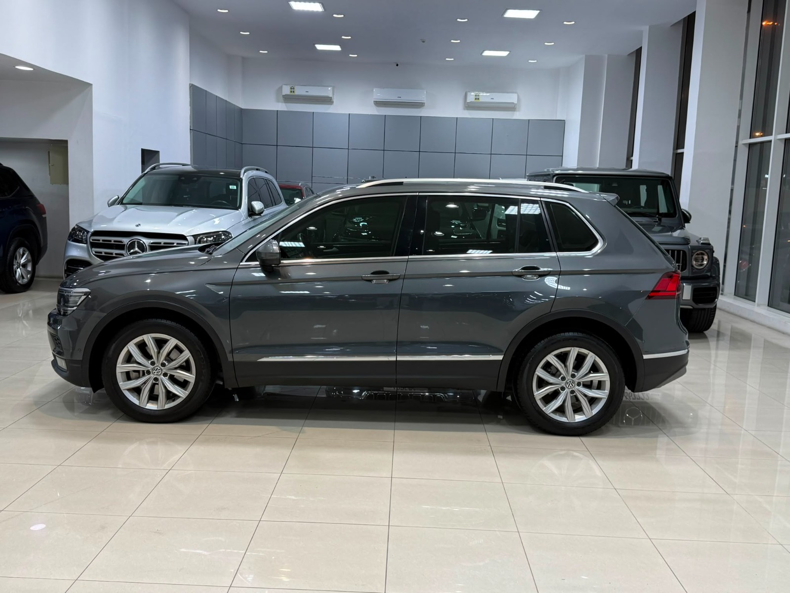 Volkswagen Tiguan 2018 (Grey)