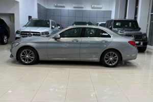 Mercedes Benz C-180 / 2015 (Silver)