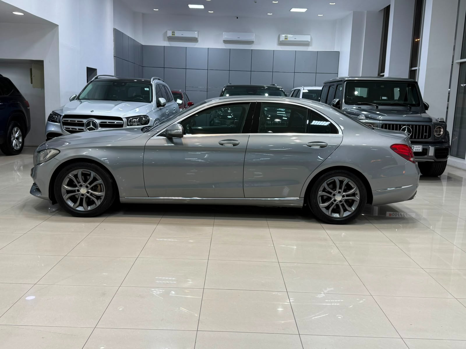 Mercedes Benz C-180 / 2015 (Silver)